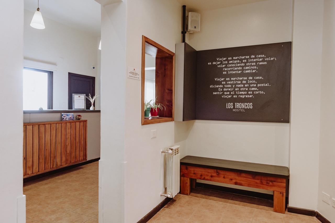 Hostel Los Troncos Сан-Карлос-де-Барилоче Экстерьер фото