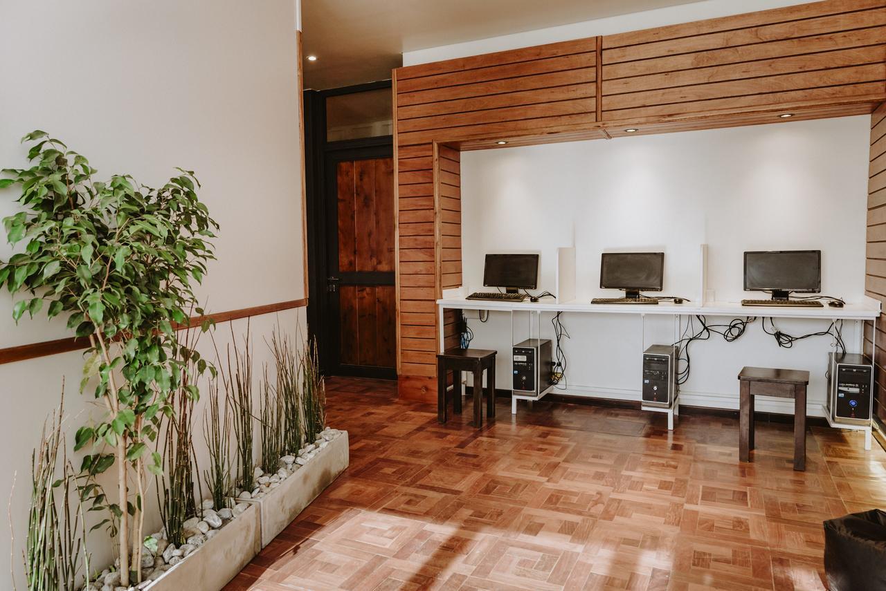 Hostel Los Troncos Сан-Карлос-де-Барилоче Экстерьер фото