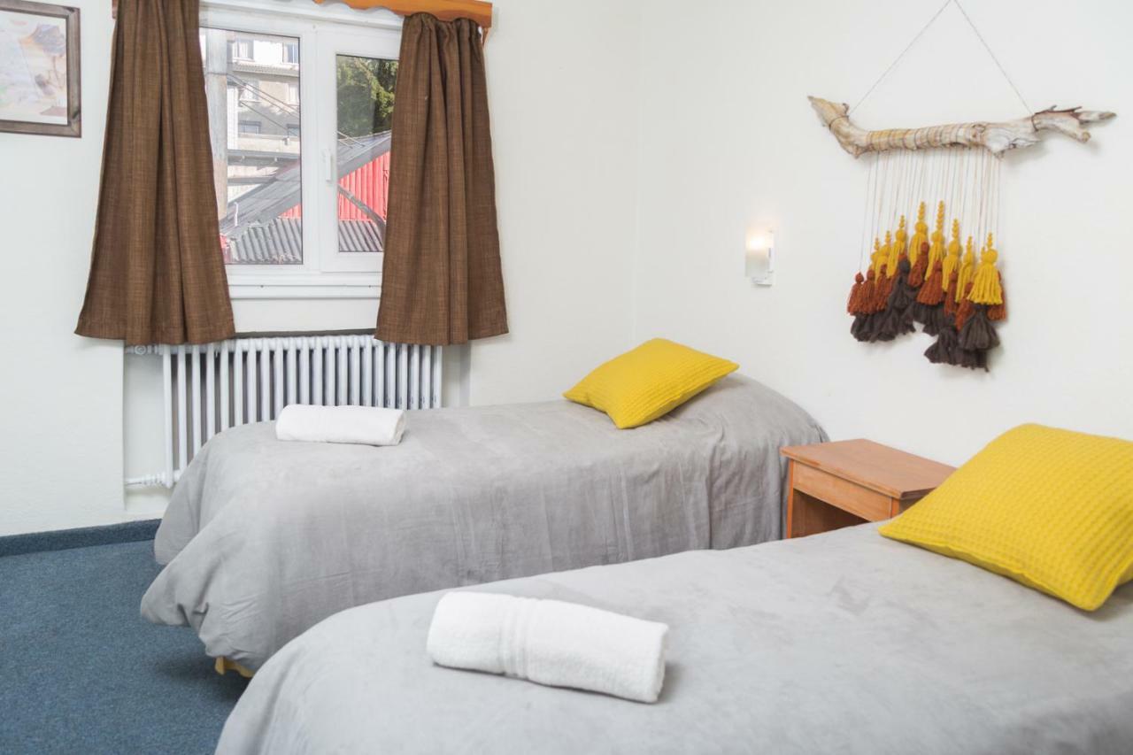Hostel Los Troncos Сан-Карлос-де-Барилоче Экстерьер фото